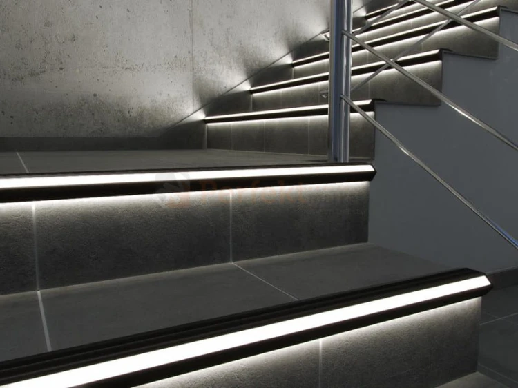 Profil aluminiowy LED schodowy oświetlenie_schodowe czarny oświetlenie_LED scala perfektmarket.jpg