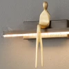 Lampa ścienna kinkiet ze złotą figurą AMICI LED 31 cm czarny perfektmarket (4).webp