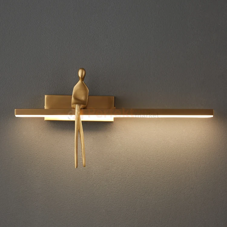 Lampa ścienna kinkiet ze złotą figurą AMICI LED 31 cm złoty perfektmarket (4).webp
