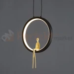 Lampa wisząca AMICI 27cm czarny ring z złotą figurą 3000K perfektmarket (6).webp