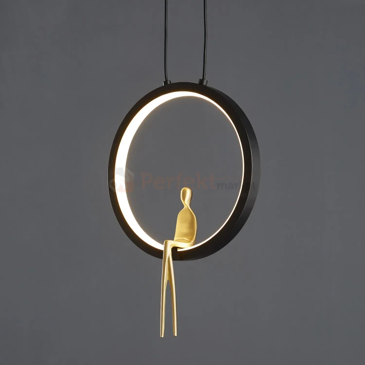 Lampa wisząca AMICI 27cm czarny ring z złotą figurą 3000K perfektmarket (6).webp
