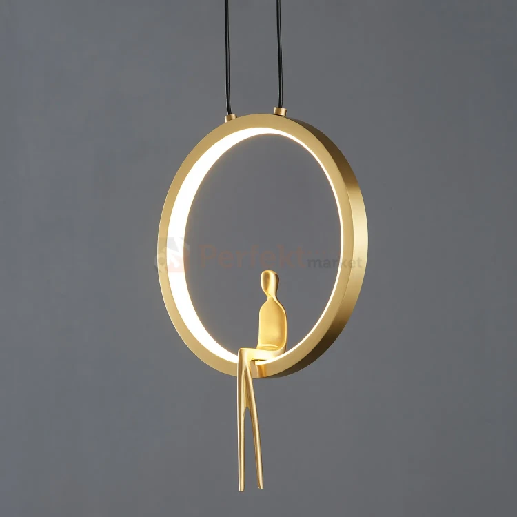 Lampa wisząca AMICI 27cm złoty ring z złotą figurą 3000K perfektmarket (7).webp
