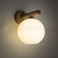 Kinkiet w stylu skandynawskim z kloszem z ryflowanego szkła drewniany 11077 perfekt market olsztyn
