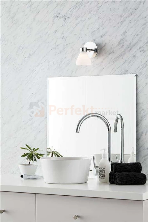 kinkiet szklany do salonu lampa_ścienna cassis ip44 do_łazienki biał biały okrągły szklana mleczne_szkło 106367Markslojd szkło retro modernizm chrom perfektmarket.jpg