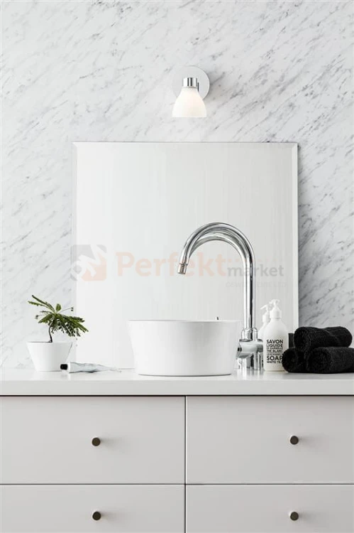 kinkiet szklany do salonu lampa_ścienna cassis ip44 do_łazienki biał biały okrągły szklana mleczne_szkło 106367Markslojd szkło retro modernizm chrom perfektmarket.jpg