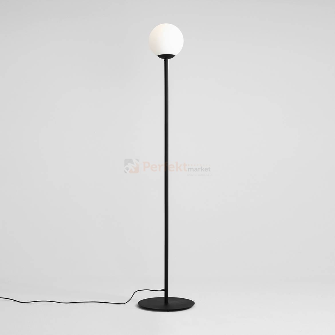 lampa podłogowa PINNE 1 FLOOR black Aldex loft czarna z matowym kloszem perfektmarket 2.jpeg