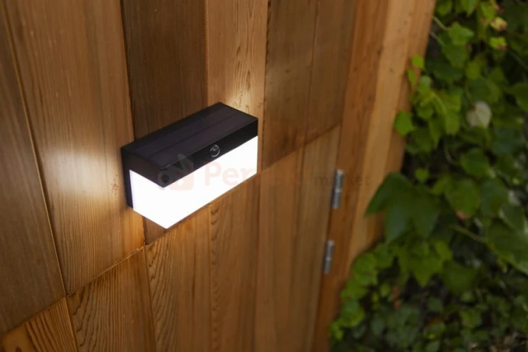 Lampa elewacyjna solarna z czujnikiem FRAN OUTDOOR SOLAR LED WALL 1 LIGHT Lutec 4.jpg