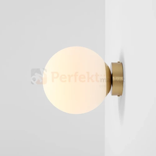 1-ball-table-brass-male perfektmarket.jpg