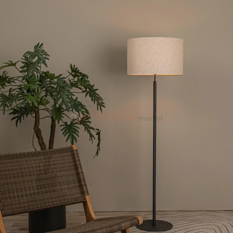 Lampa podłogowa MAYA Lucide czarna beżowy klosz klosz aranżacja perfektmarket.webp