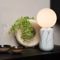 lampa stołoa kula biała marmur imitacja lucide MARBOL aranżacja perfektmarket.webp