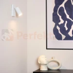 kinkiet ścienny ryflowany biały regulowany 1xGU10 CLUBS LUCIDE 09239 11 31 aranżacja perfektmarket.webp