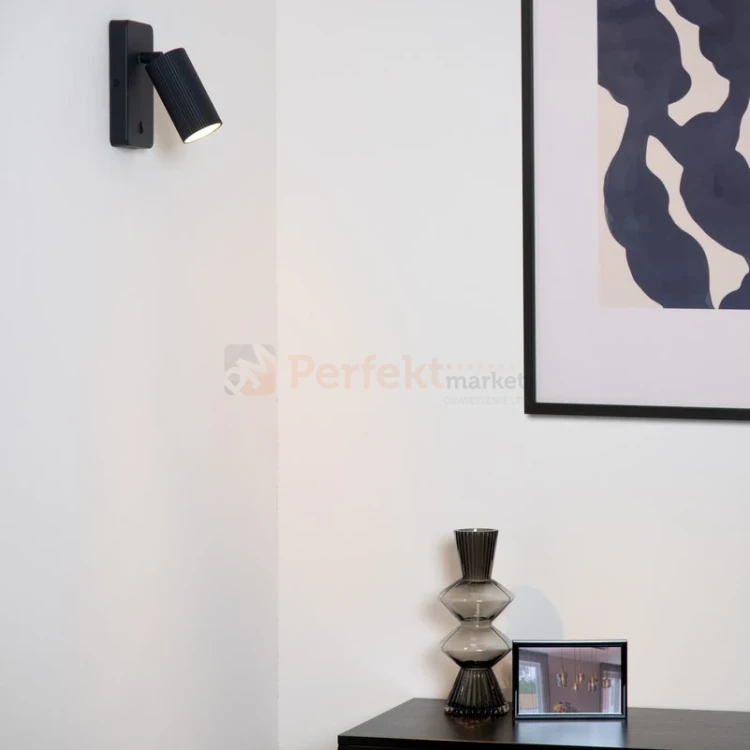kinkiet ścienny ryflowany czarny regulowany 1xGU10 CLUBS LUCIDE 09239 11 30 aranżacja perfektmarket.webp