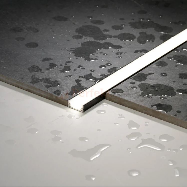 AQU czarna 9 PERFEKT MARKET OLSZTYN.webp