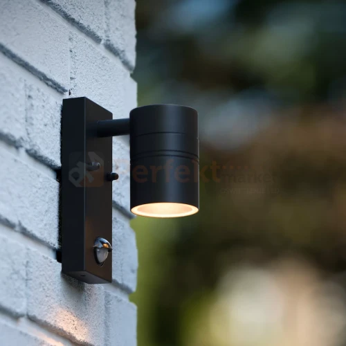 ARNE LED kinkiet ścienny zewnętrzny z czujnikiem ruchu PIR świecący do dołu czarny GU10 IP44 LUCIDE 1 perfektmarket.webp