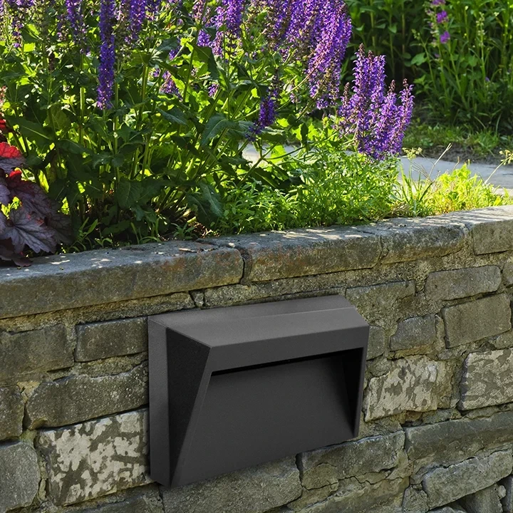 oprawa schodowa elewacyjna zewnętrzna B119 HOLDEN aranżacja.webp