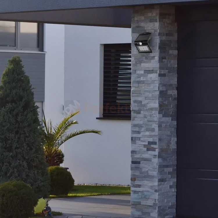 Lampa solarna kinkiet LED z czujnikiem Butterfly czarny 1,5W aranż perfektmarket.webp