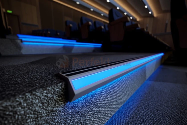 Profil aluminiowy LED schodowy kino oświetlenie_schodowe oświetlenie_LED scala perfektmarket.jpg