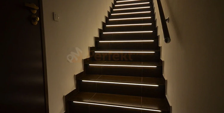 Profil led profil_led aluminiowy typ_h kątowy narożnikow schodowy oświetlenie_led schodowe.jpg