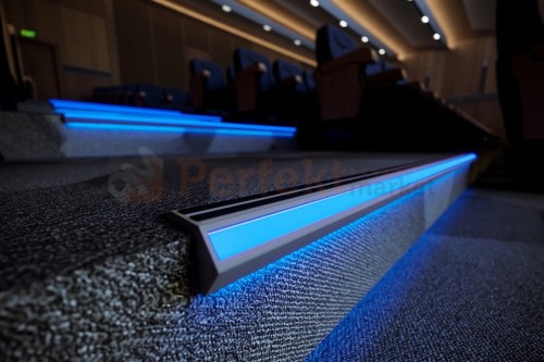 Profil aluminiowy LED schodowy kino oświetlenie_schodowe oświetlenie_LED scala perfektmarket.jpg