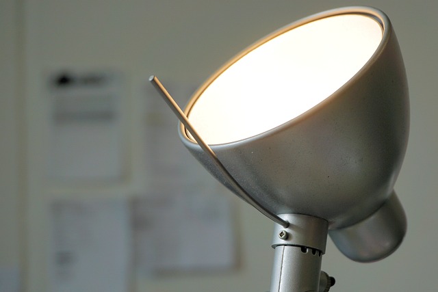 Nowoczesne lampki biurkowe dla dzieci